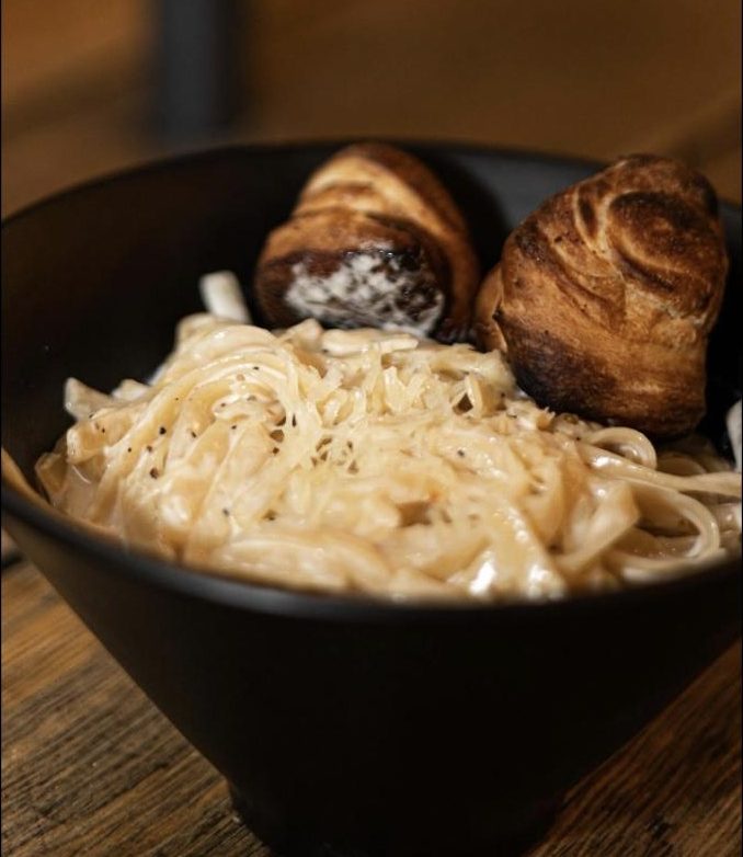 Fettuccini en bowl en Gabacho's Pizzería, Yahualica