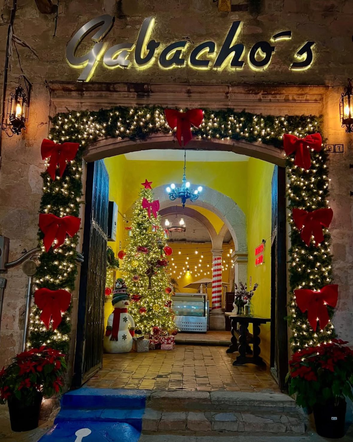 Entrada de Gabacho's Pizzería sobre Benito Juárez en Yahualica