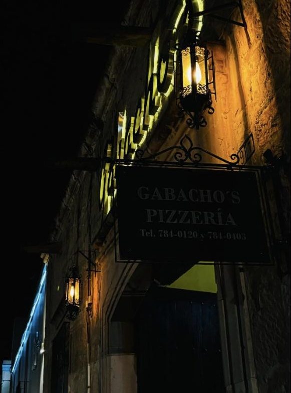 Letrero de Gabacho's sobre Benito Juárez, Yahualica