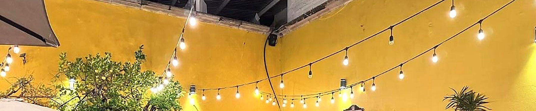 El patio de noche — Gabacho's Pizzería, Yahualica